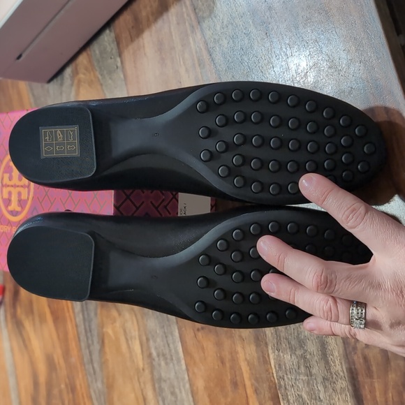 Tory Burch Women's Claire Black Ballet Calf Leather - Picture 5 of 8